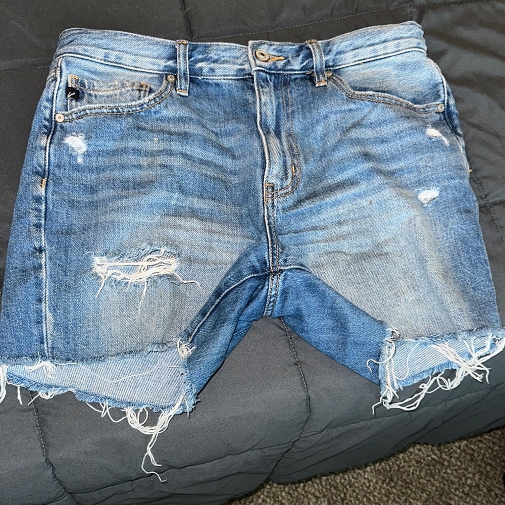 KanCan Women’s size 9/28‎ Distressed Denim Shorts